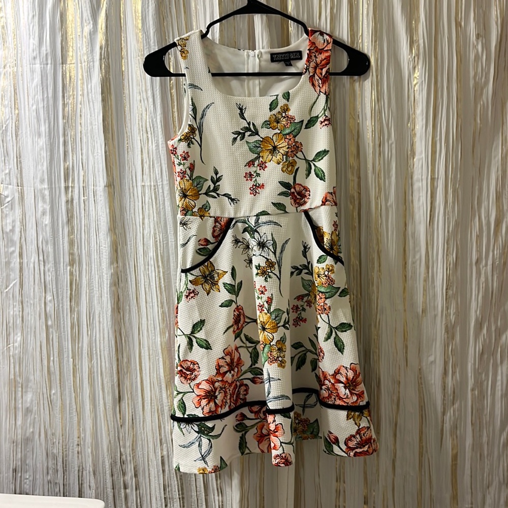 Floral kids dress with pockets